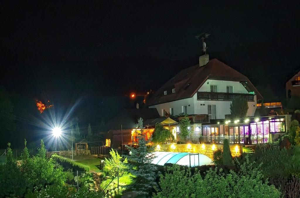 Penzion V Hluboke A Department Glamp Vsetin Luaran gambar