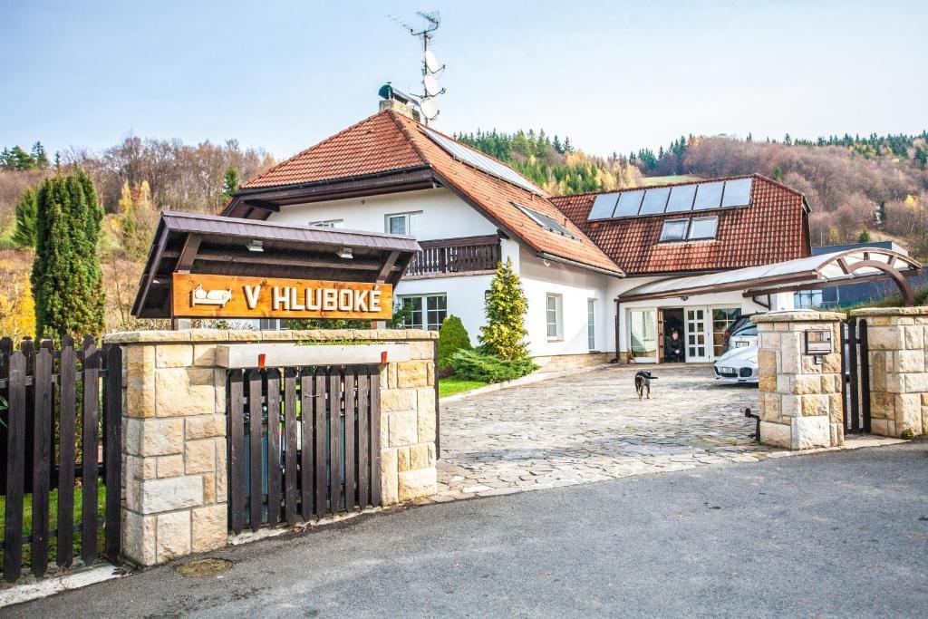Penzion V Hluboke A Department Glamp Vsetin Luaran gambar